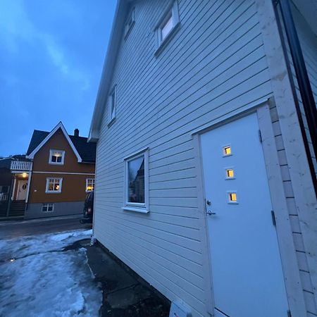 Central Apartment In Svolvær Kültér fotó