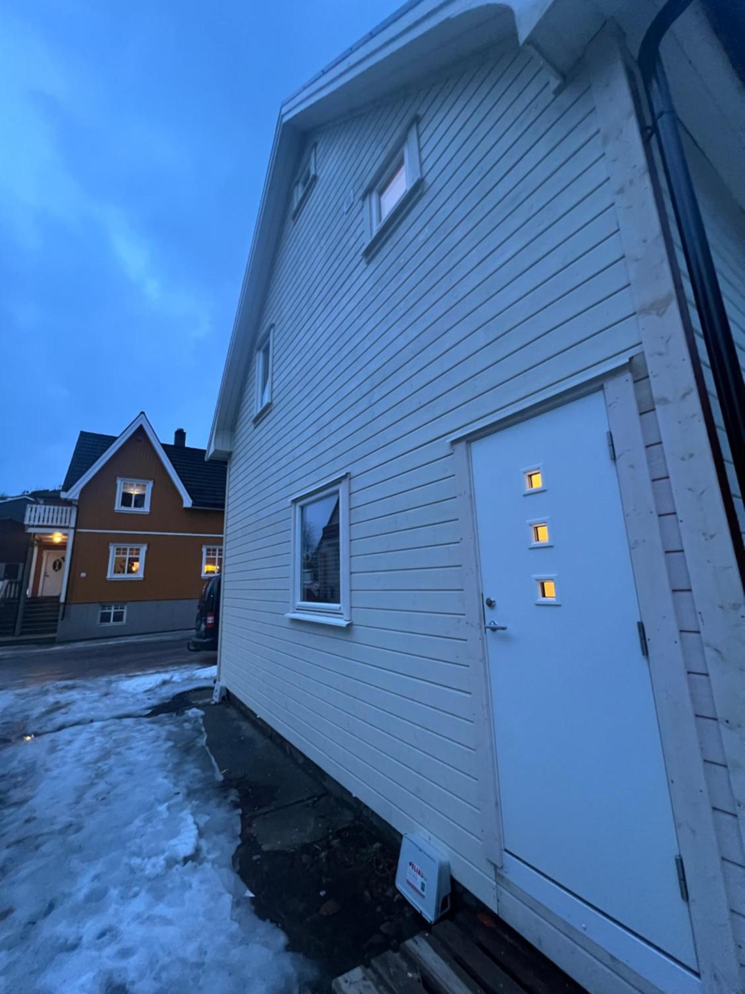 Central Apartment In Svolvær Kültér fotó